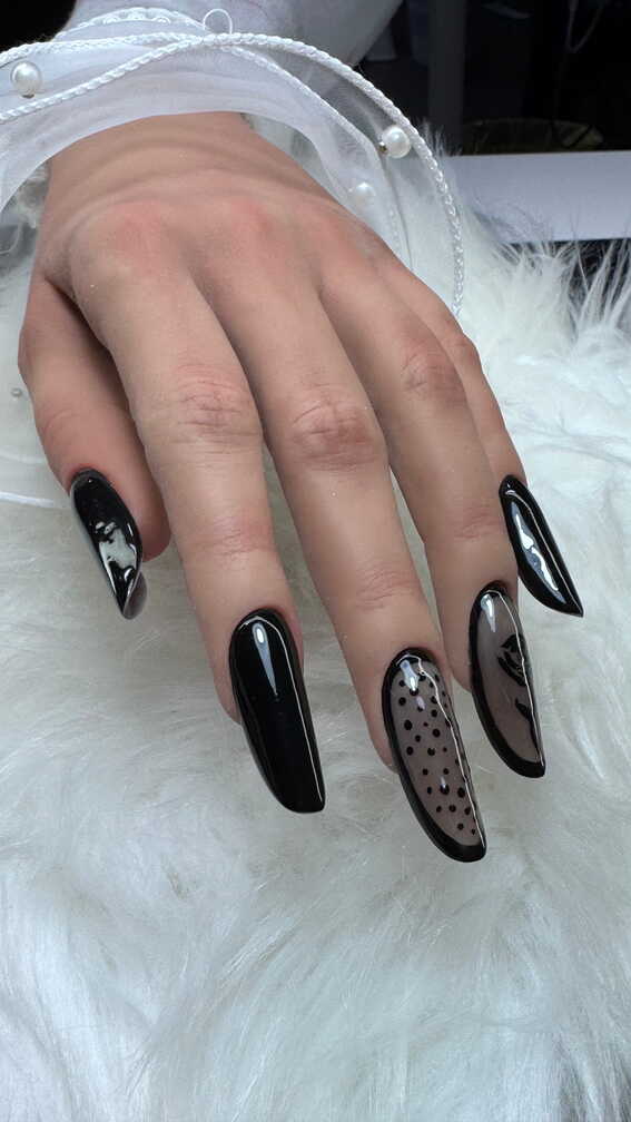 Almendra slim black_Nail University
