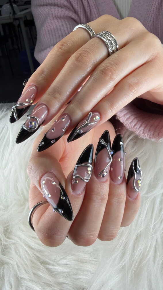 Almendra_ Nail University